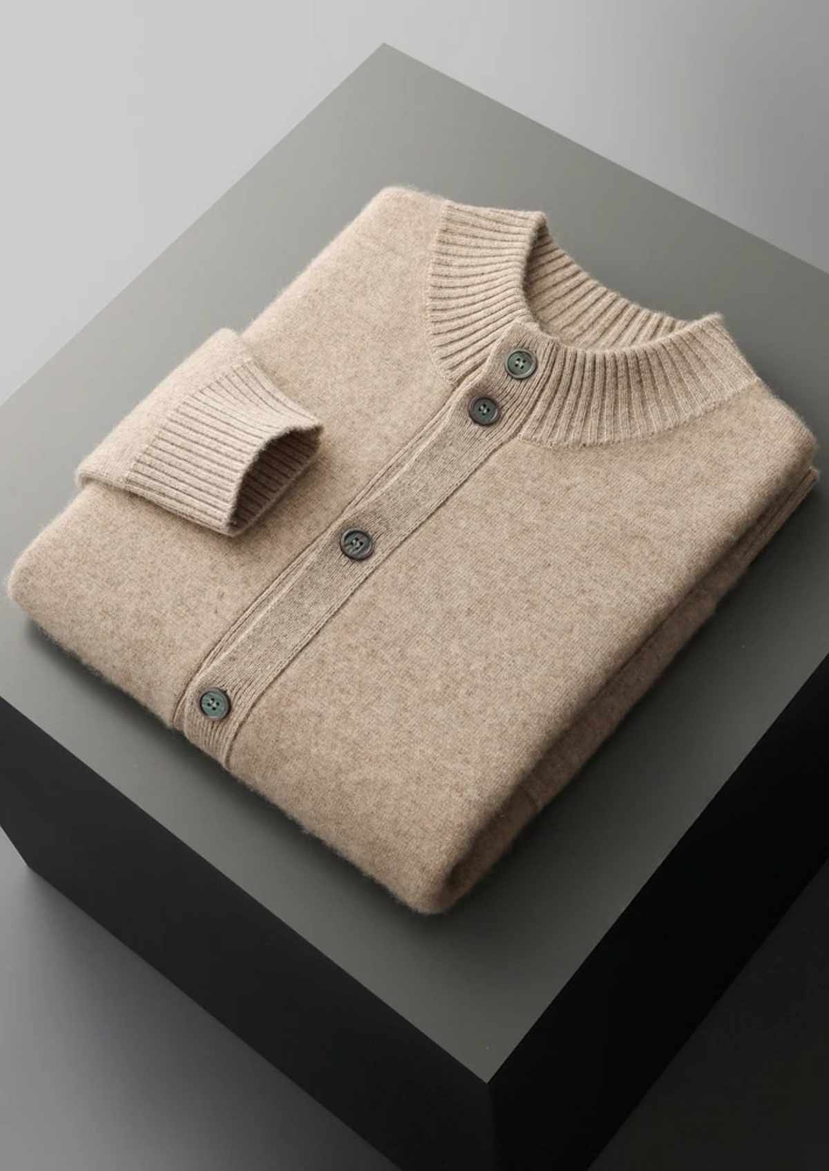 Herren Strickjacke mit Knopfleiste und Aufgesetzten Taschen – Ansicht 3