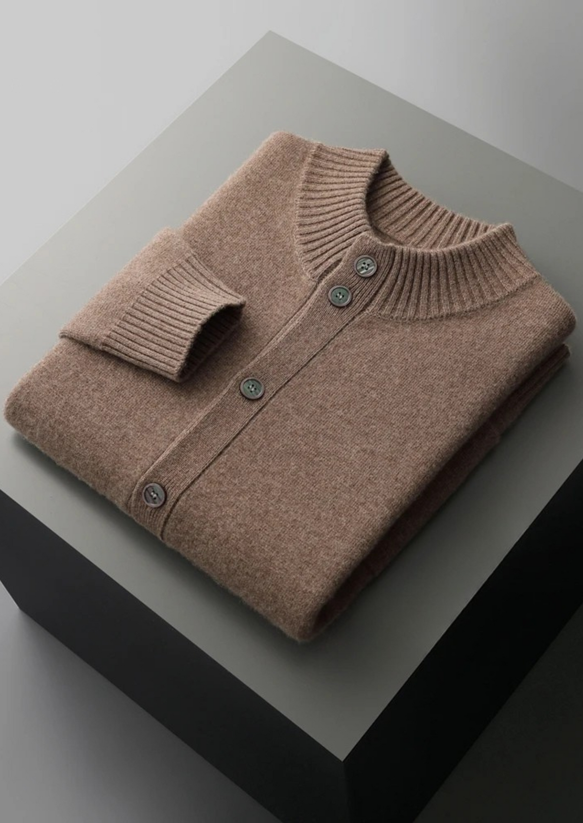 Herren Strickjacke mit Knopfleiste und Aufgesetzten Taschen – Ansicht 7