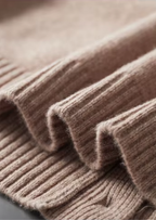 Herren Strickjacke mit Knopfleiste und Pattentaschen – Ansicht 4