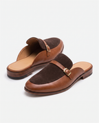 Herren Wildleder Slipper Mules mit Zierschnalle, Braun – Vorderansicht
