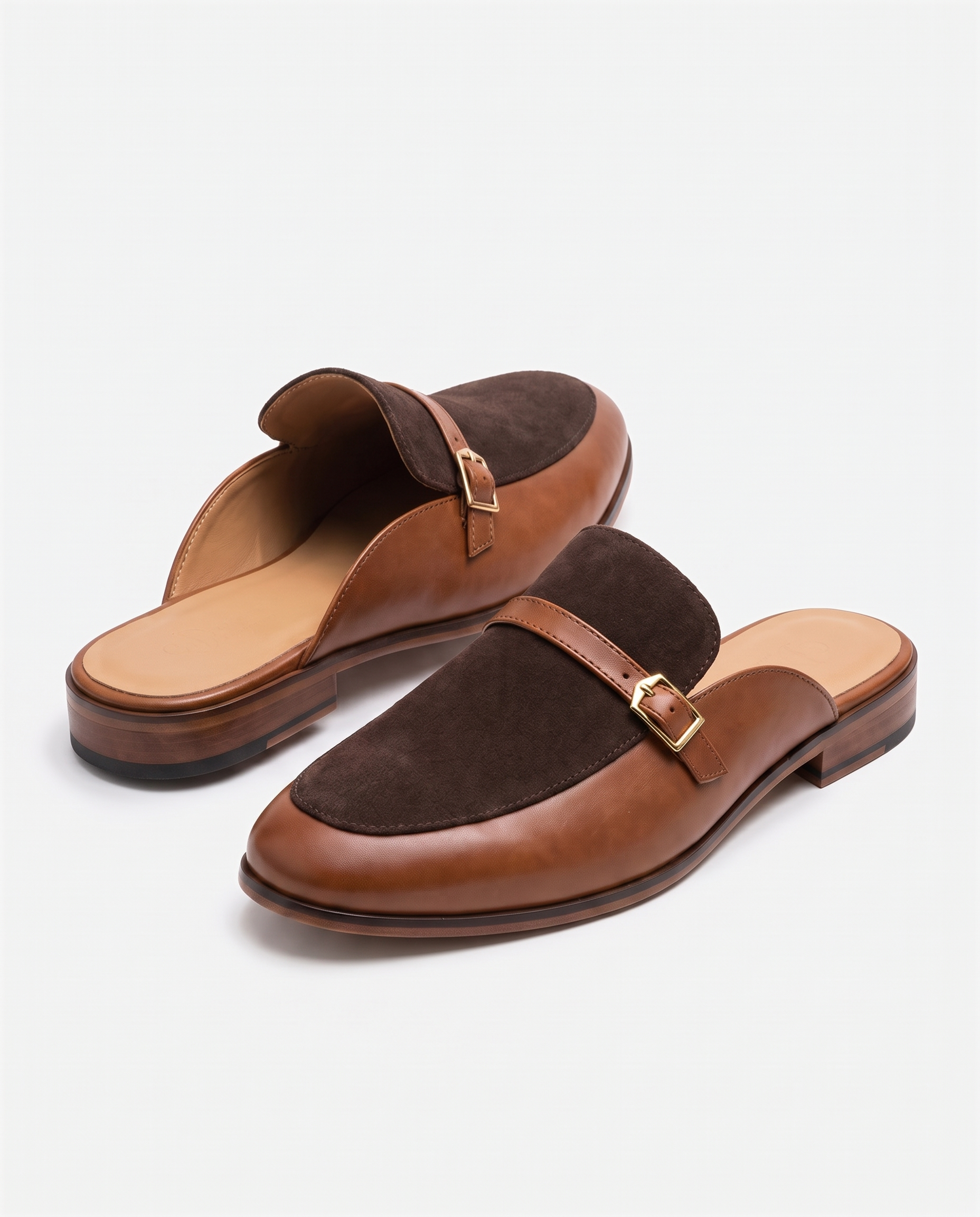 Herren Wildleder Slipper Mules mit Zierschnalle, Braun – Vorderansicht