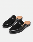 Herren Wildleder Slipper Mules mit Zierschnalle, Schwarz – Vorderansicht