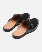 Herren Wildleder Slipper Mules mit Zierschnalle, Schwarz – Rückansicht