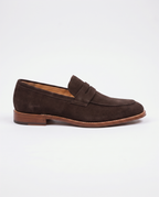Herren Wildleder Slipper mit Zierriemen, Braun – Seitenansicht