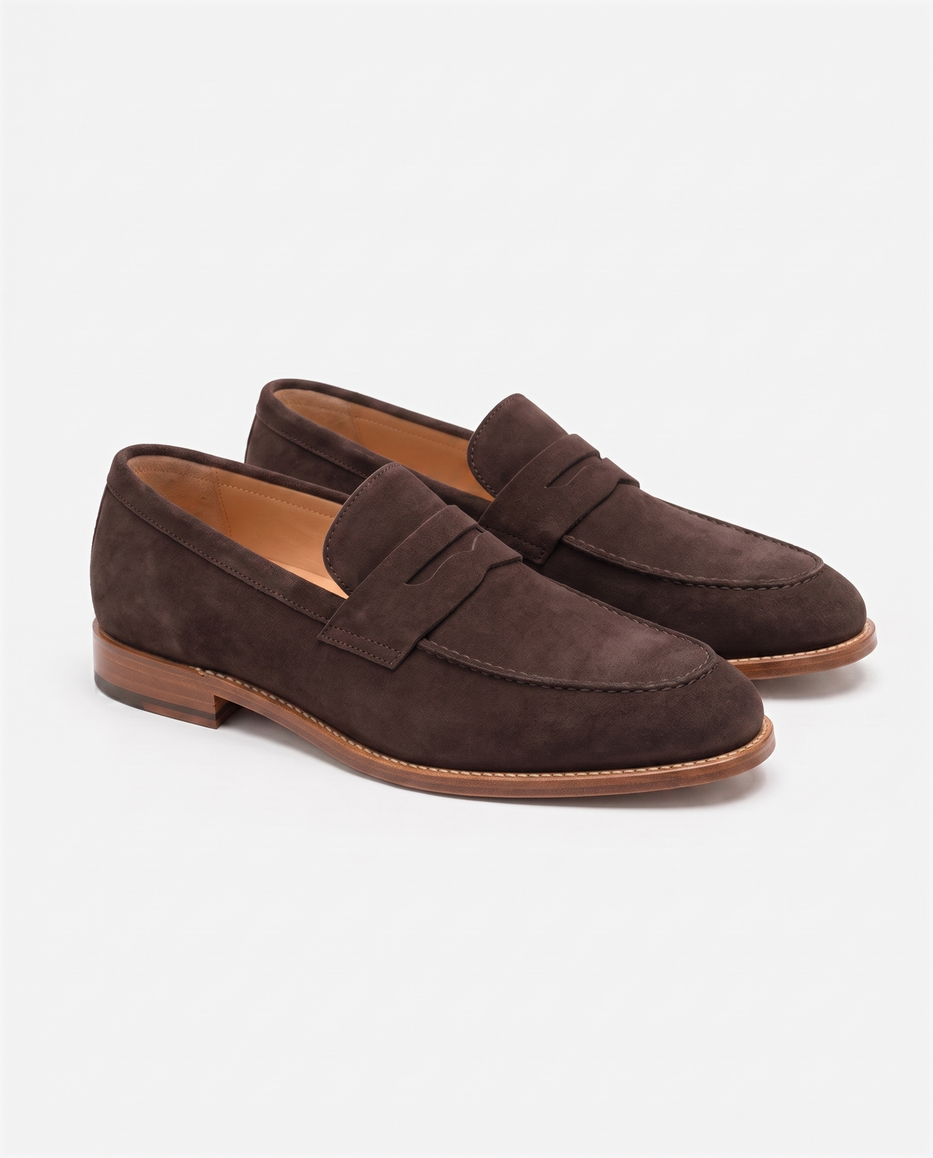 Herren Wildleder Slipper mit Zierriemen, Braun – Vorderansicht