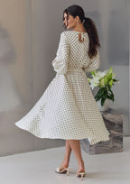Damen Midikleid mit Weiten Langen Ärmeln und Punktedruck Ansicht 2