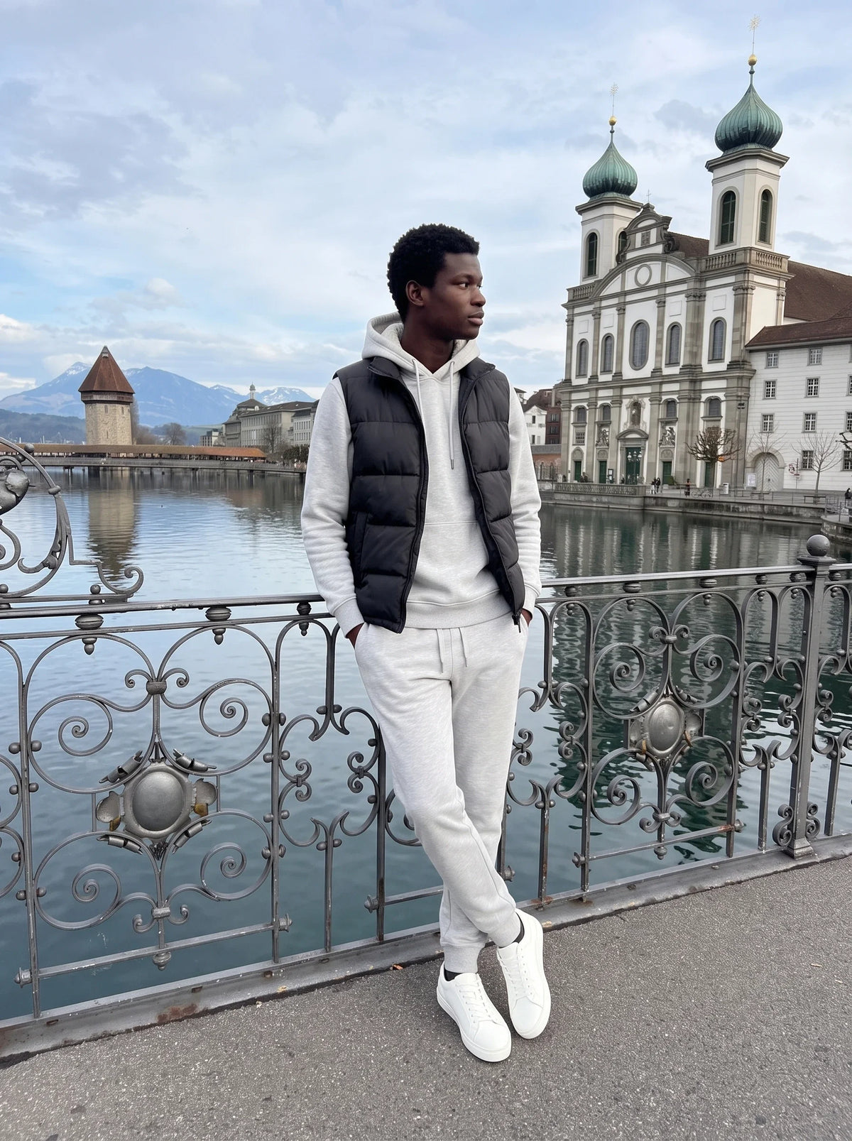 Herren Hoodie, Gesteppte Weste und Joggerhose Set 12