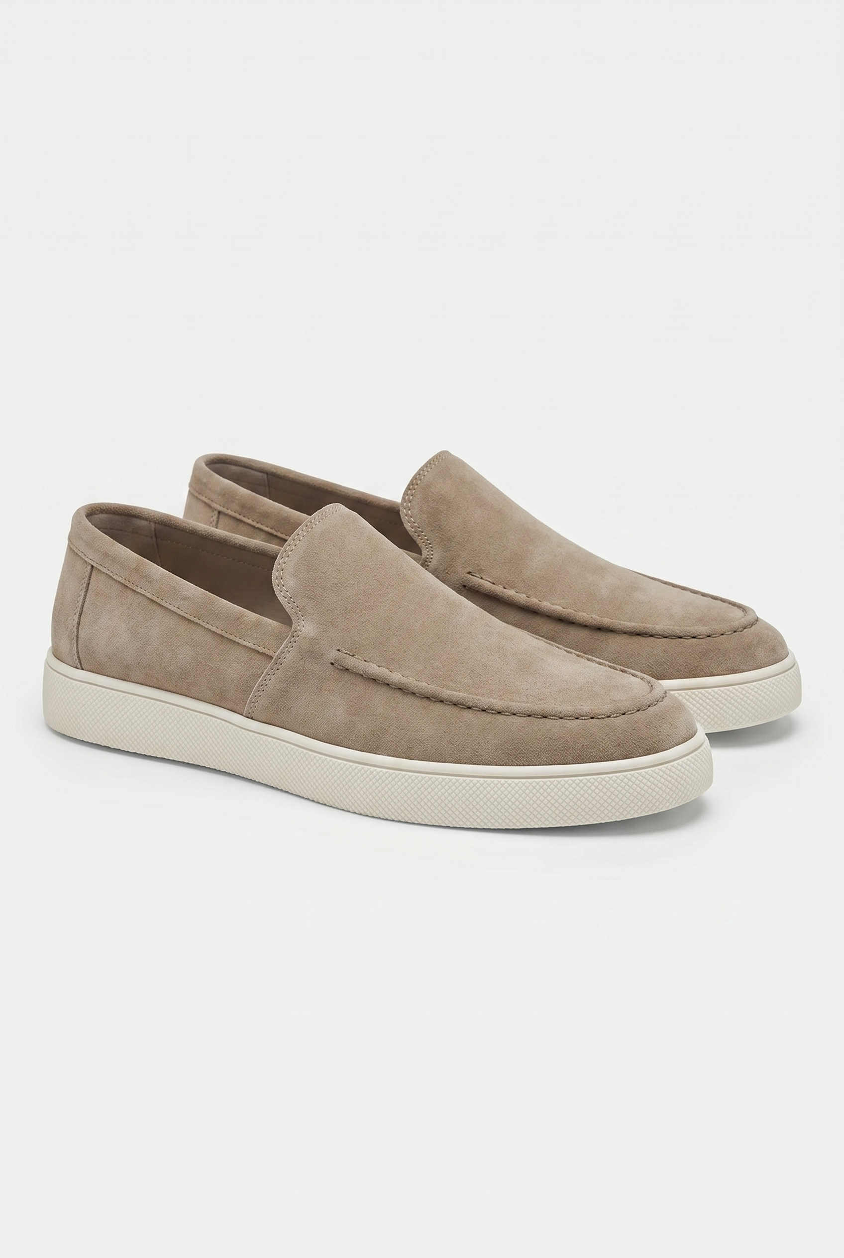 Herren Wildleder Loafer mit Gittersohle – Produktaufnahme vor weißem Hintergrund (Bild 6 von 8)