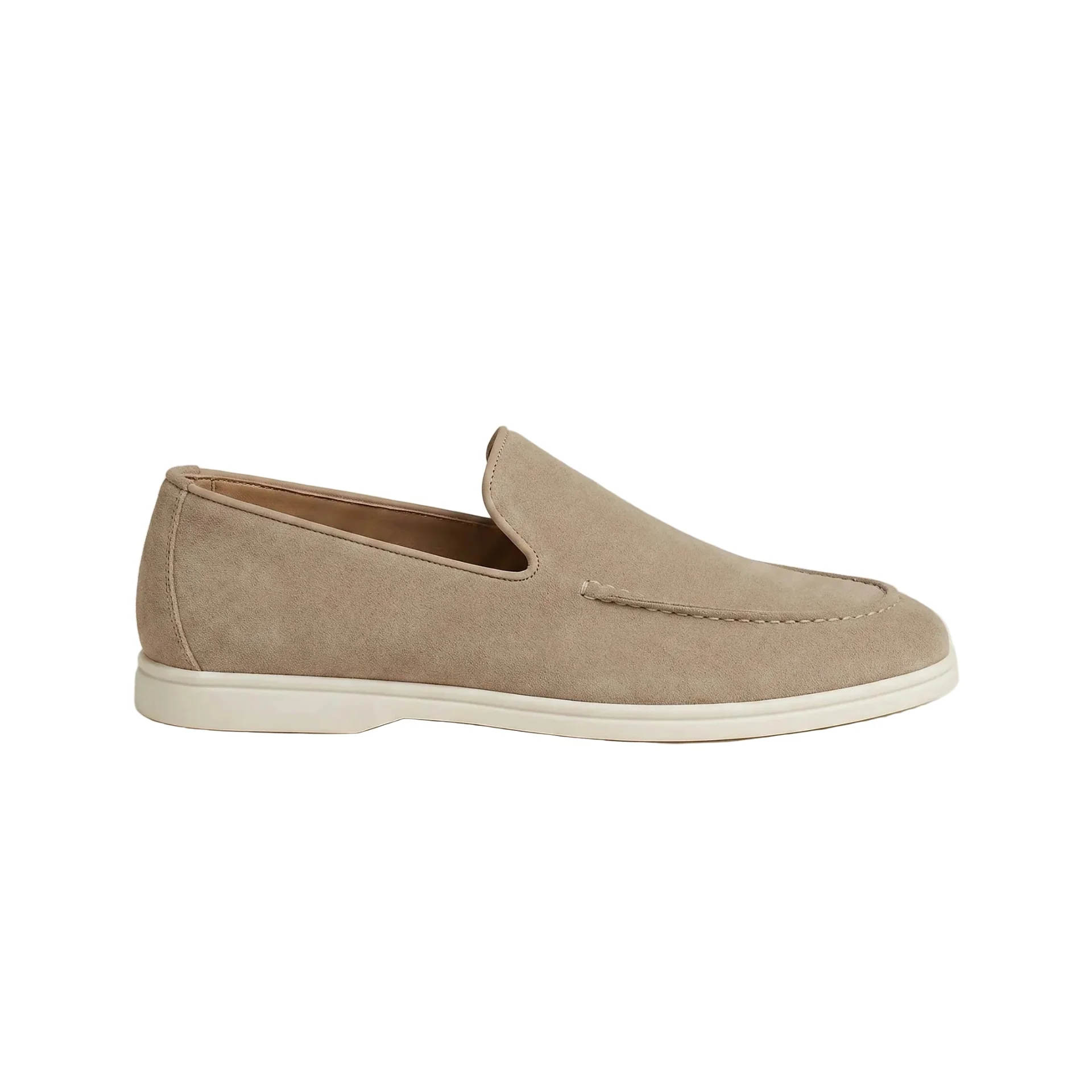 Herren Wildleder Loafer mit weißer Gummisohle und Ziernaht – Produktaufnahme vor weißem Hintergrund (Bild 1 von 14)