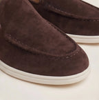 Herren Wildleder Loafer mit weißer Gummisohle und Ziernaht – Produktaufnahme (Bild 6 von 14)